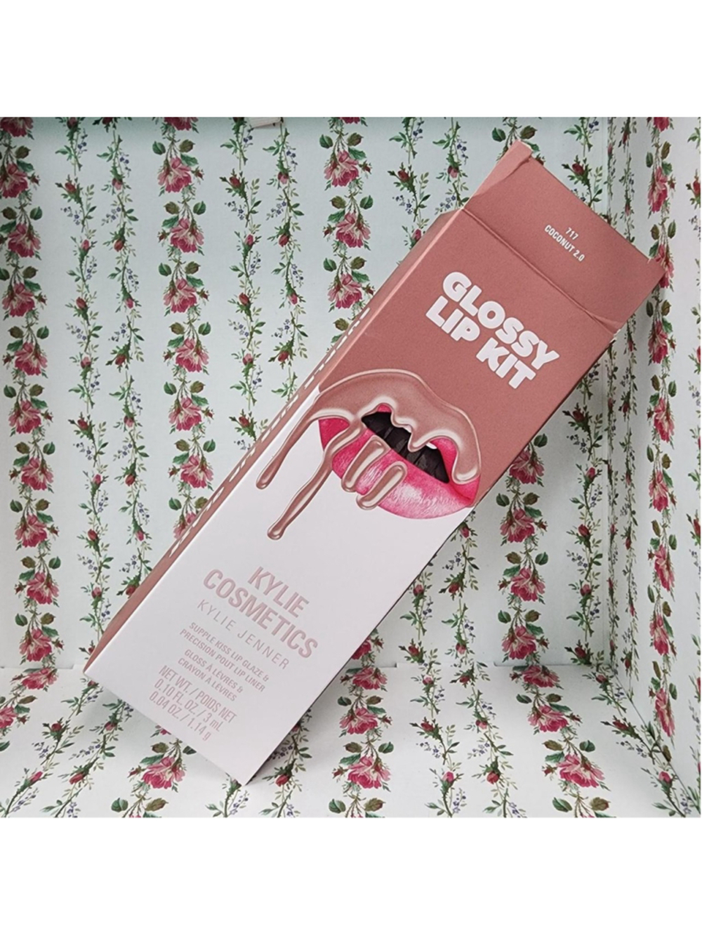 Kylie Cosmetics Glossy Lip Kit in Coconut 2